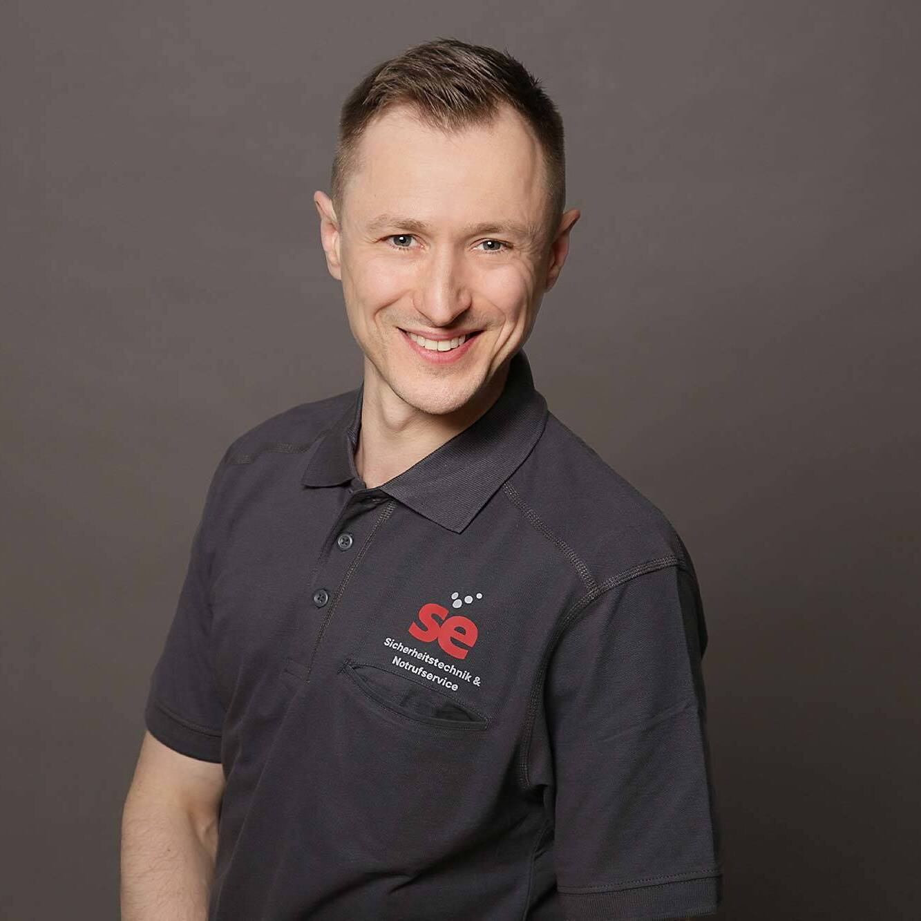Geschäftsführer Alexander Paeper ist Ihr Experte für sichere und hochwertige Alarmanlagen, Brandmeldesysteme, Videoüberwachung und Zutrittskontrollsysteme